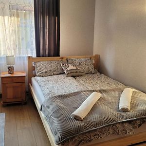 Duży pokój z łóżkiem king-size